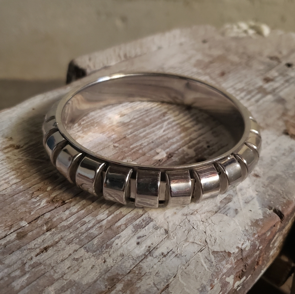 Silver Metal Ribbed Bold Bangle Bracelet XL